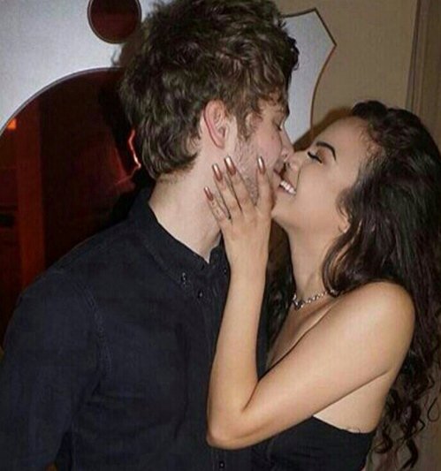 CLIFFVORDD's tweet photo. just curious
rt for malum
fav for luke and arzaylea https://t.co/b2k673ur3P