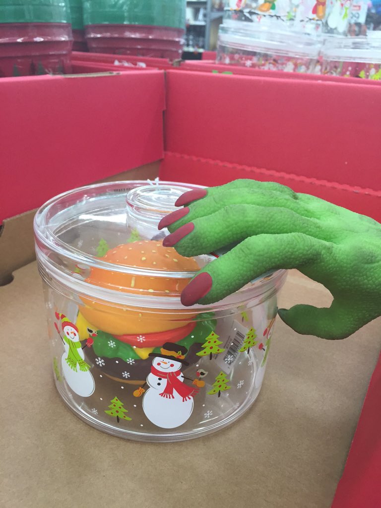 FakeCorn01's tweet photo. Plastic Hamburger has been caged #FreeHer https://t.co/JipUOIvW8j