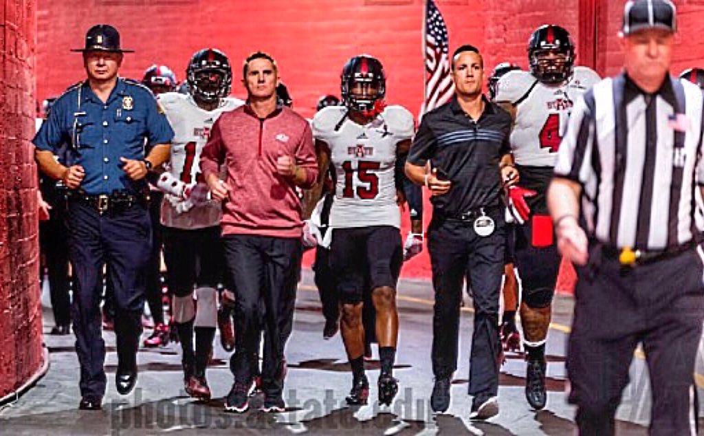 Jas0nAndrews's tweet photo. Last game of the year tonight. Been one #Howl of a season. #neworleans #neworleansbowl #HowlYes  #BuildingAMonster https://t.co/eixJ2WfApT