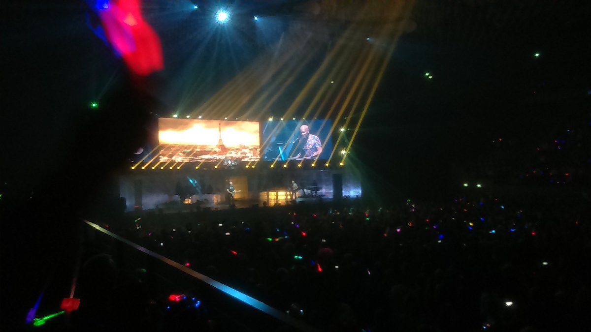 lester_flo's tweet photo. @BrestArena dans toute sa splendeur #stars80 #Brest https://t.co/NjYAywB1Y5
