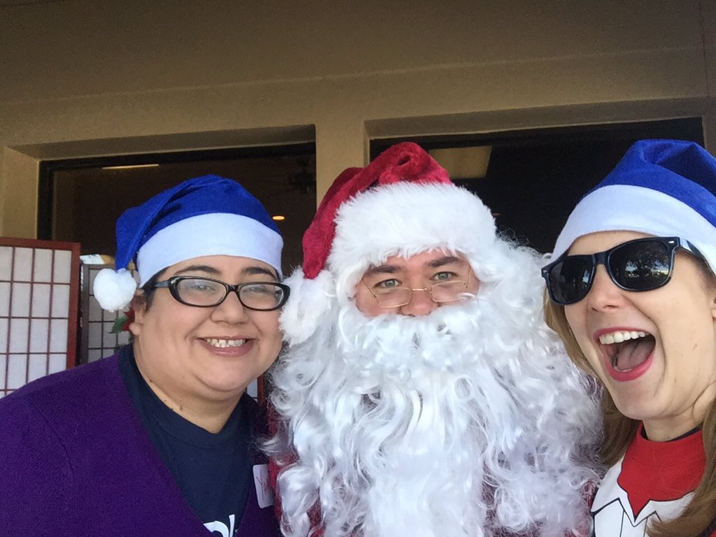 friends4changes's tweet photo. @HelloJetBlue @chc_hope192 The #JetblueMCO Crew at The Hope Christmas Village #B6unselfiesweepstakes https://t.co/eJ23BCwPrt