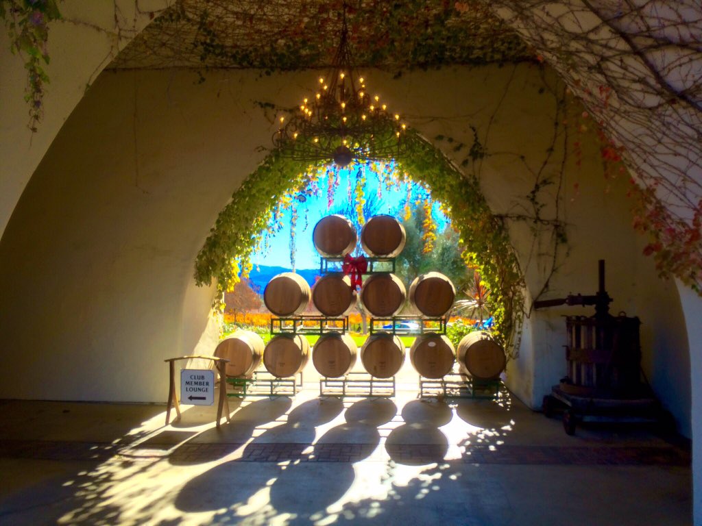 sbtaste_'s tweet photo. Happy Saturday folks🍷🍷#3eSB #WineTour #WineTasting #seeSB #SantaBarbara #wine #SBCwine https://t.co/RXHbtfF99P