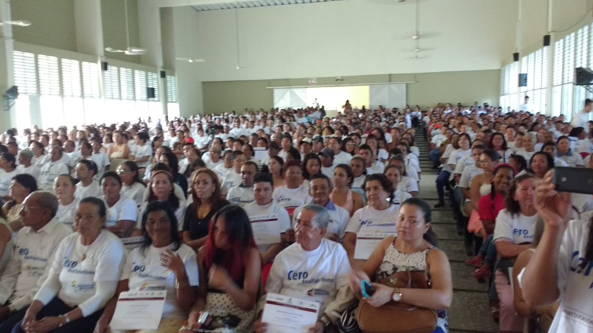 ginaparody's tweet photo. Que es muy tarde, que ya para qué, que no vale la pena ¡Mentira! Acá está el ejemplo para muchos #CeroAnalfabetismo https://t.co/MqFwRHAVNn