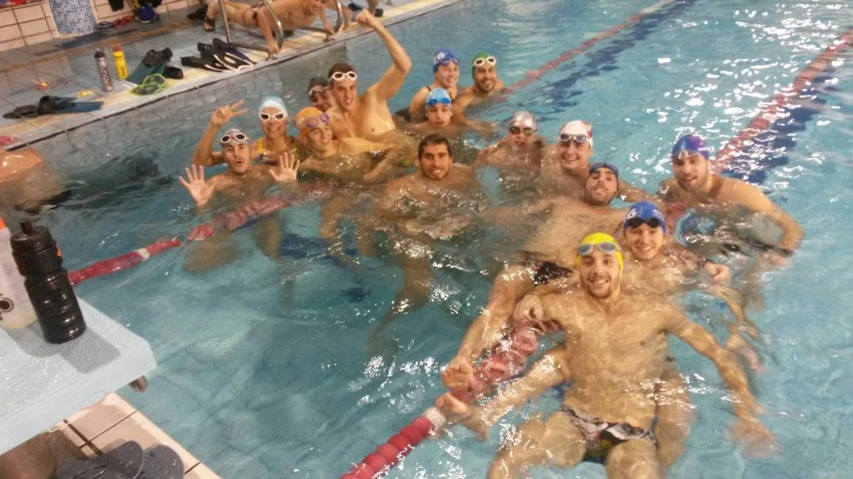 jjillana's tweet photo. Entrenamiento especial de Navidad con mi familia @TriDiablillos 10km de natación https://t.co/Ud6sZi001T