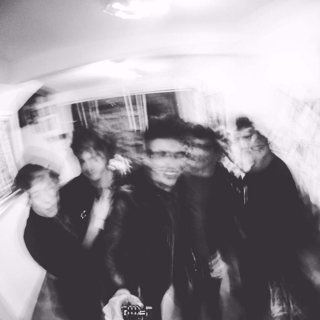 CD9's tweet photo. Según @soyalannavarro, la nitidez de las fotografías son proporcionales al frío que hacía. https://t.co/xBvhsmdxsg