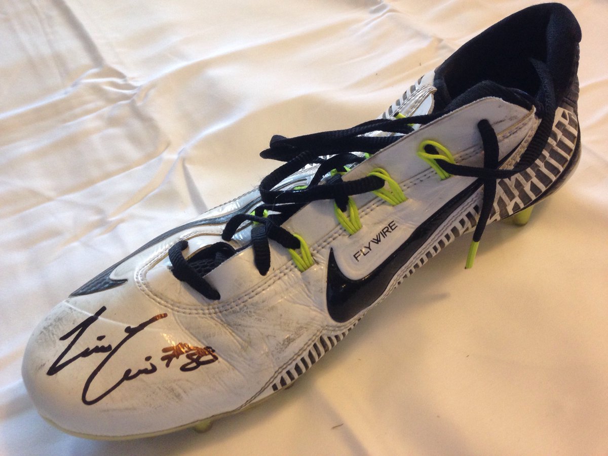 tj_carrie's tweet image. End the year right! Win signed #Raiders stuff. Like, RT and Follow to enter. Drawing held on December 30th #Win38