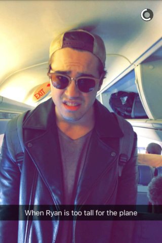 Dove_Updates's tweet photo. [UPDATE] Pics posted by @DoveCameron on Snapchat. https://t.co/lTJ5KnzvBS