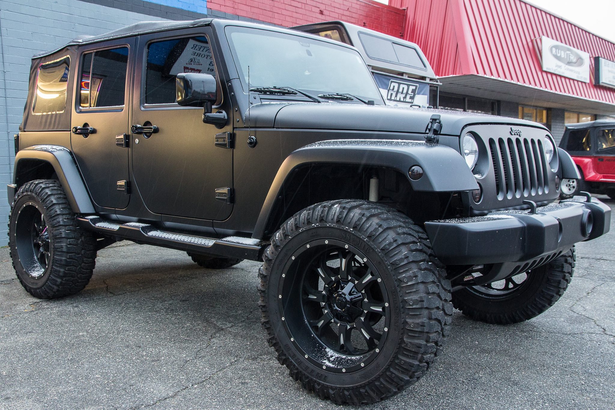 Uživatel RubiTrux na Twitteru: „#LebronJames's old wrangler is in for a  #HEMI swap. Not a bad looking #Jeep but it's not #RubiTrux quality just  yet. /4c67YyZ7xx“ / Twitter