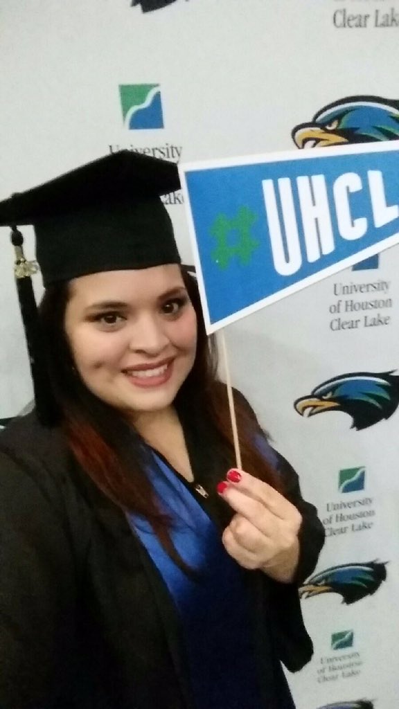 cruzloop610's tweet photo. #UHCLGRAD https://t.co/ZQ0AFqQbmx