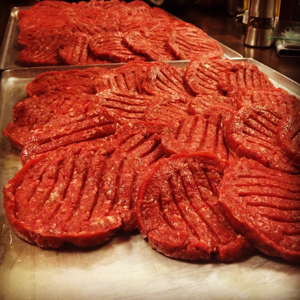 StephanBock's tweet photo. Das Buffet ist eröffnet ;) #anxmas2015 https://t.co/A6mNDNP8ZJ