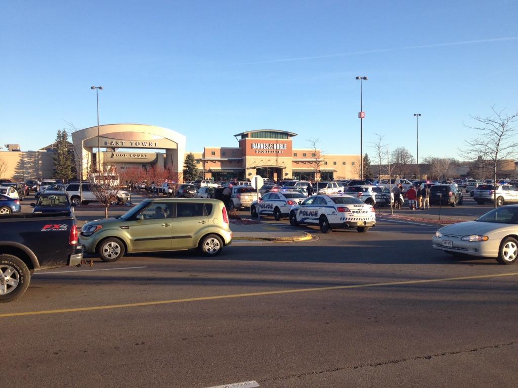 13wham On Twitter Developing Story Shots Fired Inside Shopping