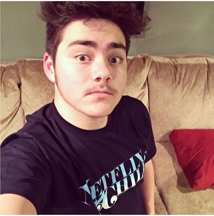 keenanshaw52's tweet image. S/o to @DeStorm for the dope Netflix and Chill shirt I got at Tilly's!! Love it man!! 👍🙌🔥 #NetflixAndChill #destorm