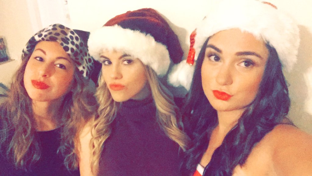 elliehidogyo's tweet photo. #SantaCon2015 https://t.co/ksxfqWXrDk