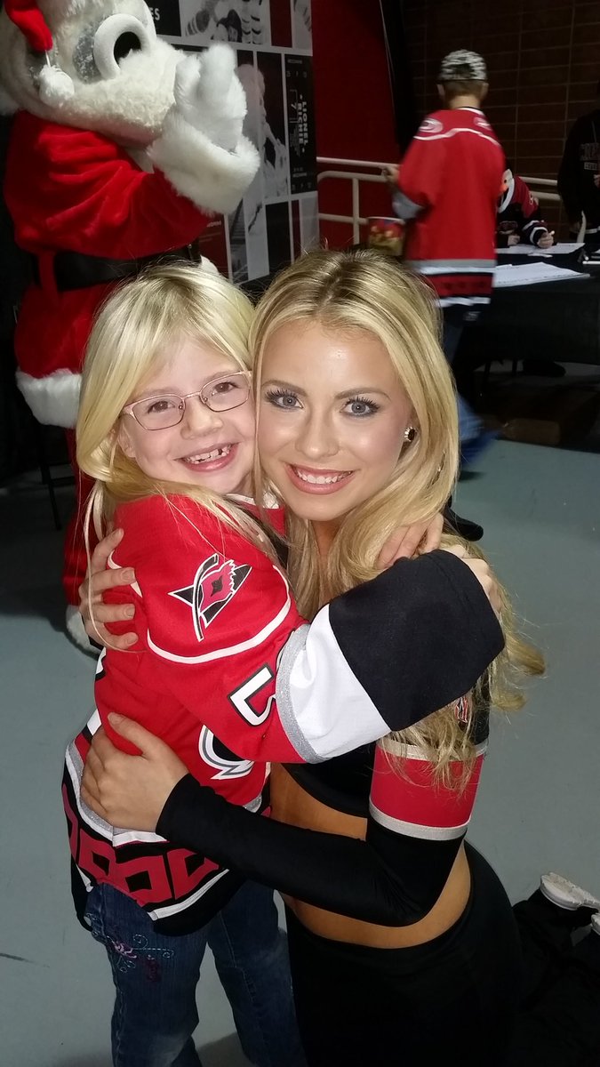 AndrewSweigart's tweet photo. @CheckersHockey @Char_Checkmates @kb_greene more great smiles from tonight! #lotsofblonde #letsgocheckers https://t.co/YIO5owqCCf