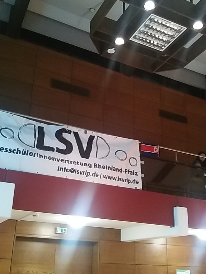 Daniel__Te's tweet photo. Wird da eine neue Kooperation angestrebt? #lsk66 #kimjongsill https://t.co/XiuxoUtDzy