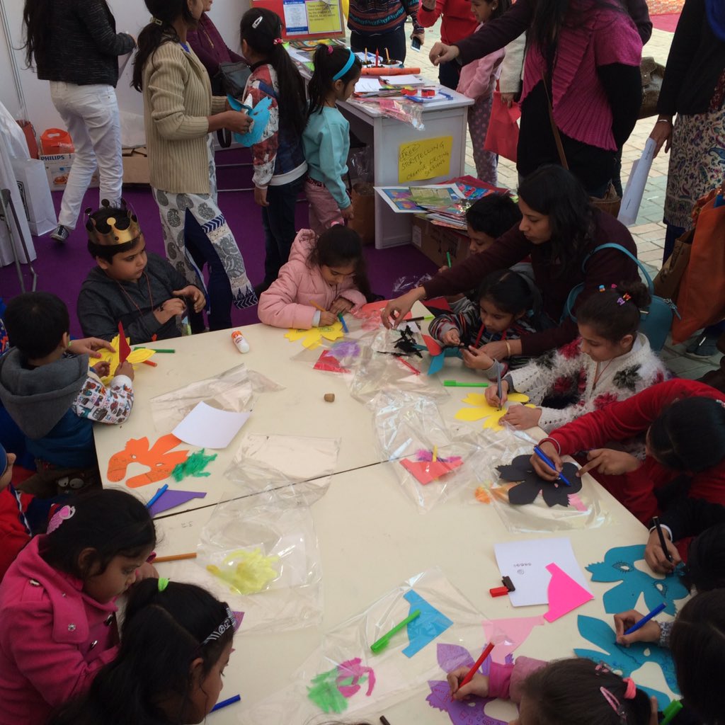 YourStoryBag's tweet photo. Ho-Ho-Ha-Ha...the making of African #DoMask and listening to a #ghoststory at @kkjkarnival #storytelling https://t.co/u9XpffZyVM