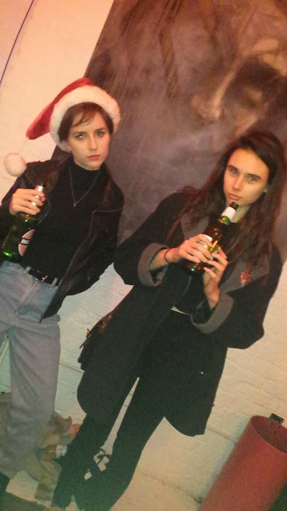 EilirHaf's tweet photo. What am I gonna do in London when my Cali girl @ihaveswineflu leaves me 💔 #studyabroadstruggles #Merryxmas https://t.co/TBYpXUj5IT