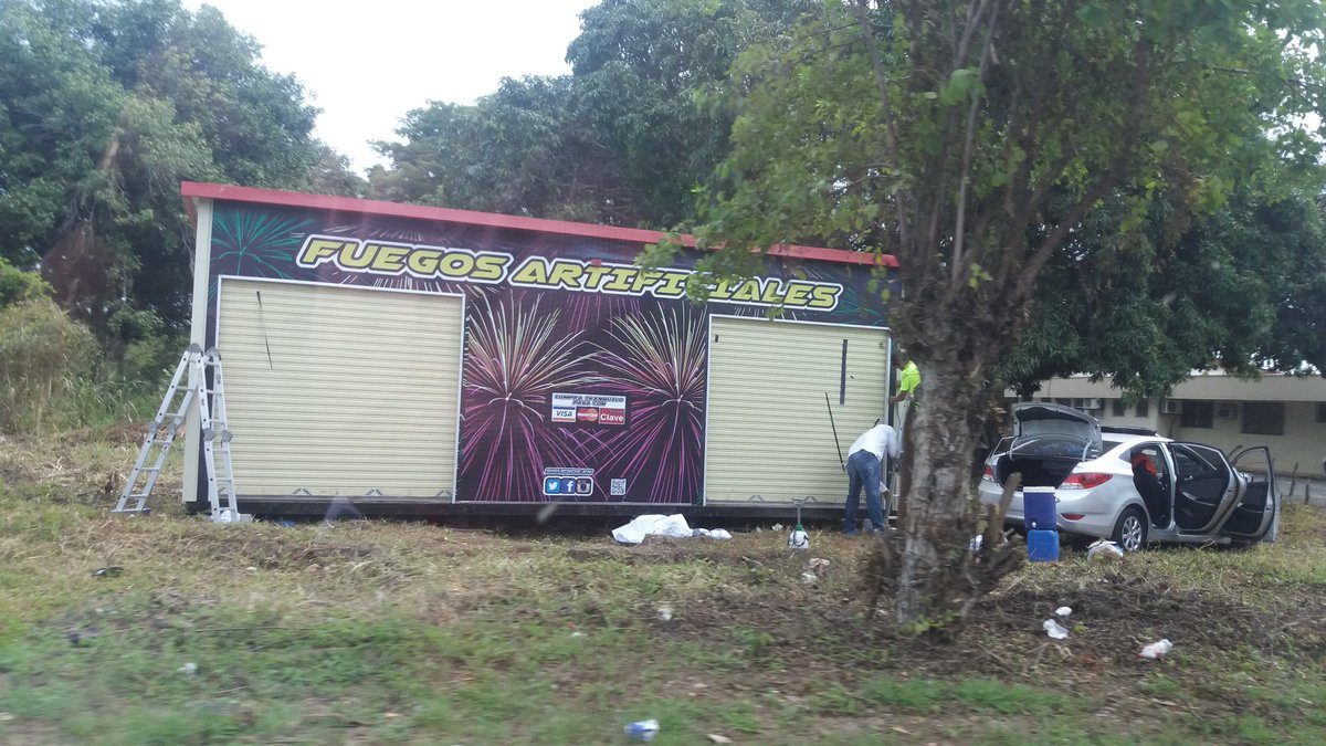 Ministro d seguridad aprueba estas casetas n Chitre esta situado en al lado d una clinica " con juegos pirotécnicos