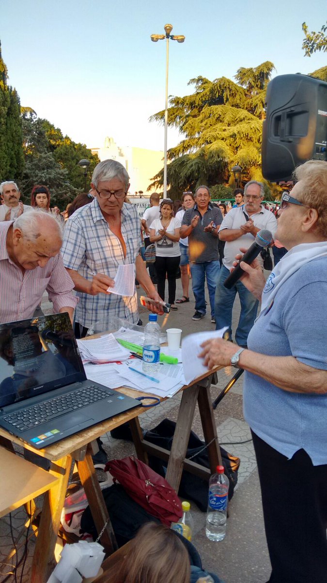 JDebandi's tweet photo. Radio abierta p/ repudiar la designación del ex capitán Lucioni a cargo d la seguridad de #3deF #UnidosYOrganizados https://t.co/Q2Z7YfmPxD