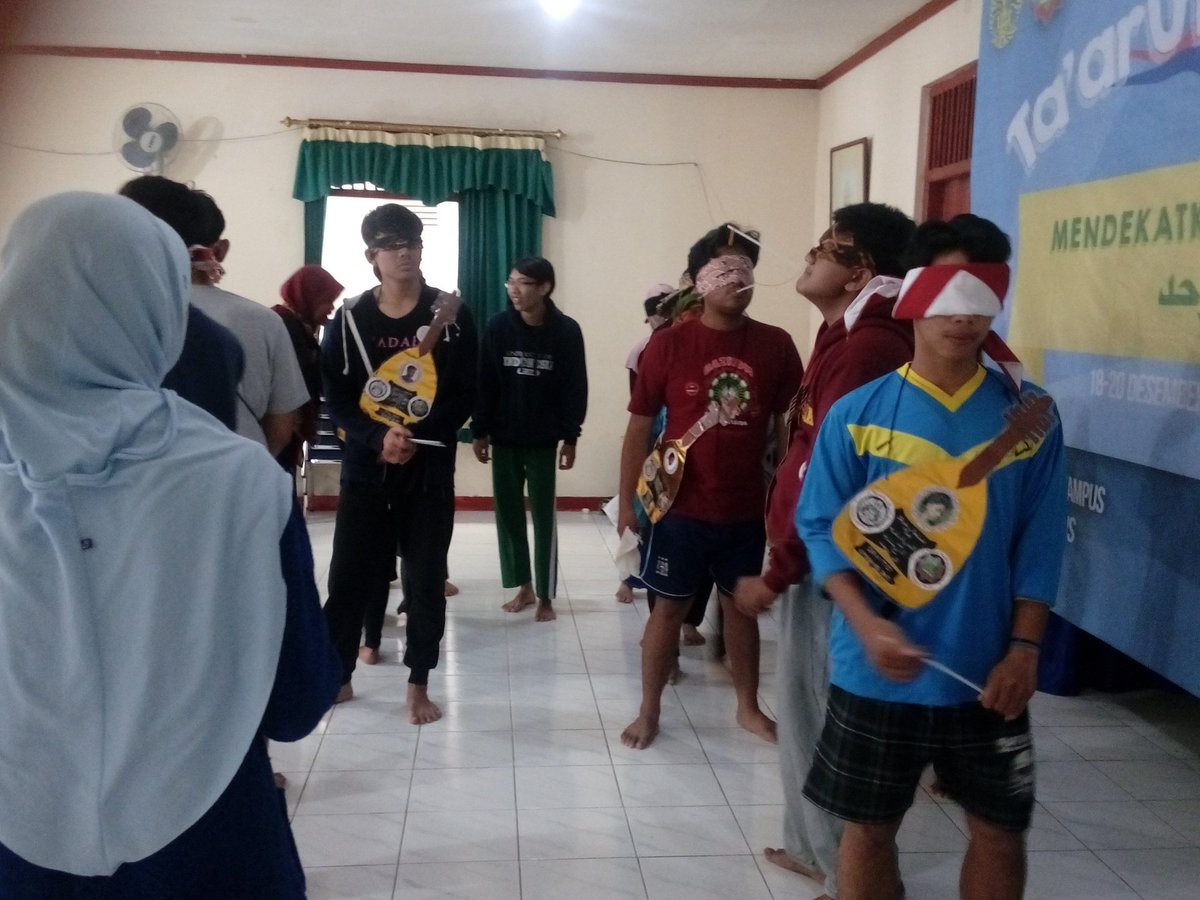 taarufarab2015's tweet photo. POS sedotan karet sedang dimeriahkan oleh kelompok 3 dan 4 https://t.co/NbbMC5Fwgb