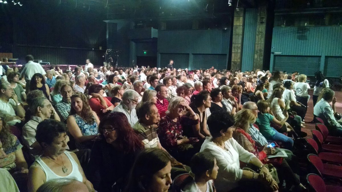 GarecaGc's tweet photo. A punto de comenzar el concierto de fin de año con el Chango y la Filarmónica. https://t.co/MRY1bCJT6R
