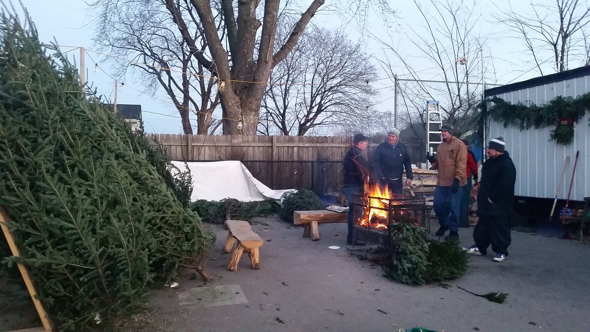 SPSkilly's tweet image. 50+ trees and most are Fraser firs. Donation for the school scholarship fund. Pass the word. Open til at least 8pm.