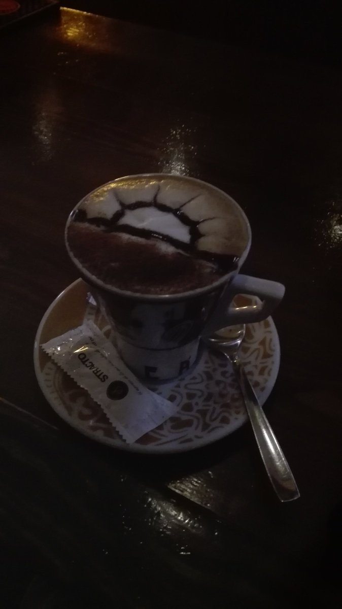#coffeeaddict este es en el <a href="/ClubCottonclub/">Cotton Club</a> estaba buenisimo,hecho con arte y el sitio estupendo <a href="/CarlosEcrivain/">FC</a>