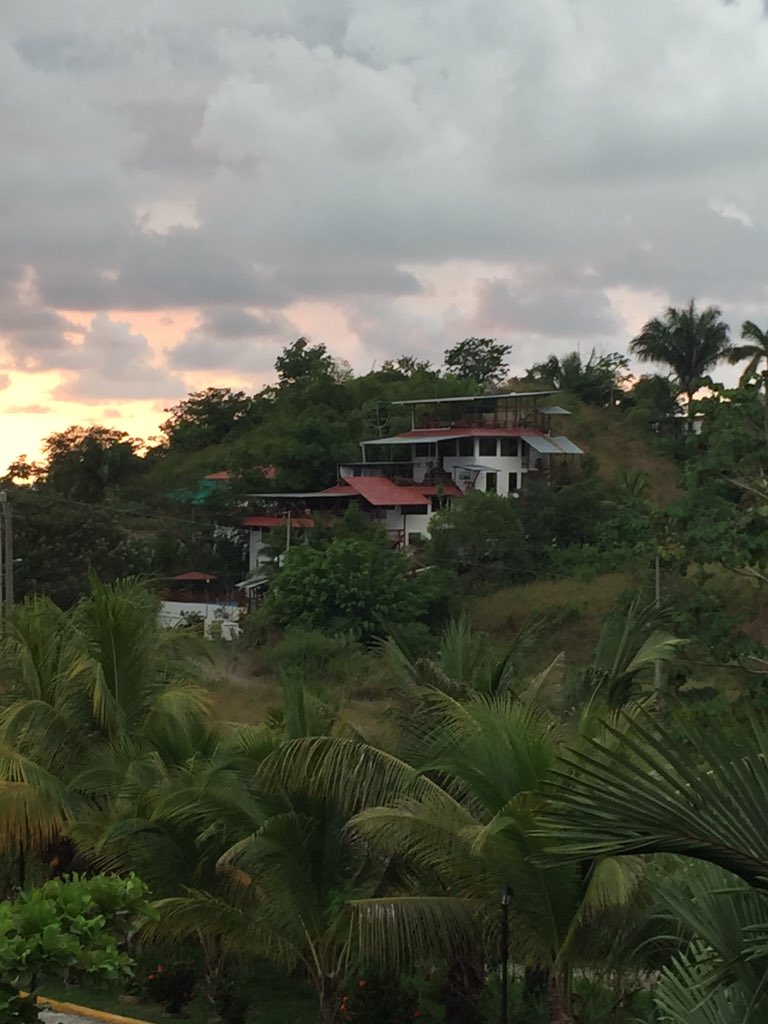 AustinPlayroom's tweet photo. I'm in a tropical paradise #CostaRica backpacking, so what do I want for Xmas? Your money 😘@slave_Kay @So_IL_Sub https://t.co/8ENuHzA5HA