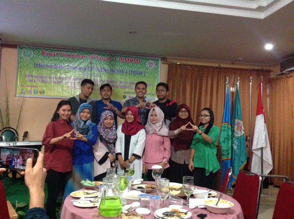 ISMKMI_wil1's tweet photo. Pemenang reward ISMKMI wilayah 1 @ISMKMI @ISMKMI_wil1 @Nopian10 @rantiyulianap @Ahmad_tohari @wawahida @Ameliarhmk https://t.co/p5JDIpcHwp