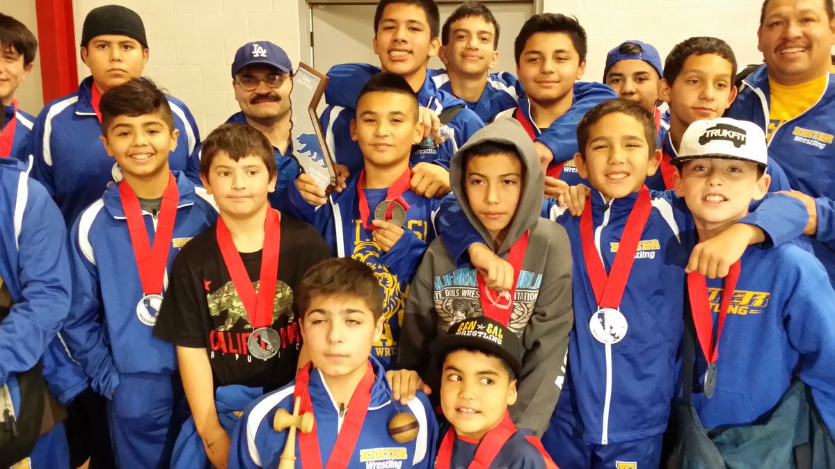 ExeterWrestling's tweet photo. Wilson Middle School placed 2nd at the #CALREPUBLIC State Duals 2015 #EXETERWRESTLING @Araucus https://t.co/FgvcMPdhRN