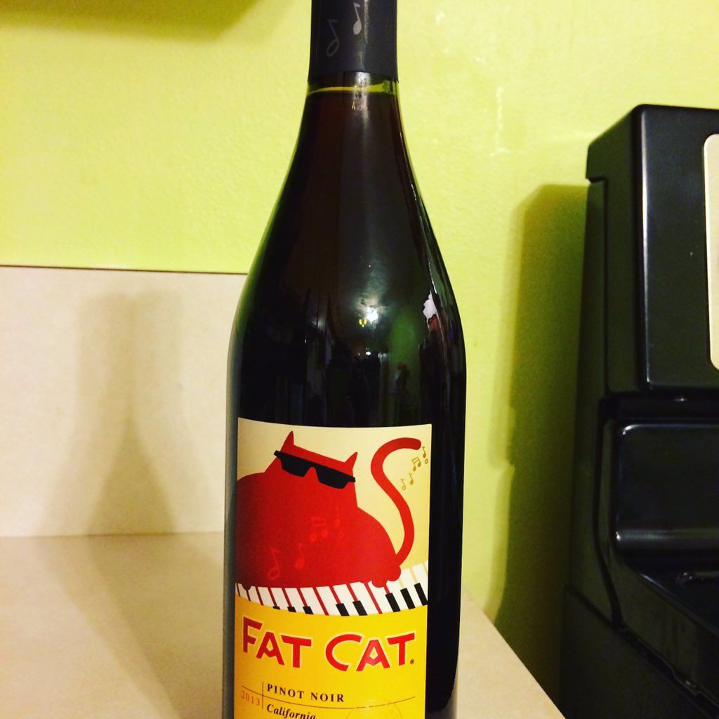 simplyfitpets's tweet photo. Branding done right. Not surprising that this ended up in my cart. #jazz #cats #winenight https://t.co/TvSV531b3S