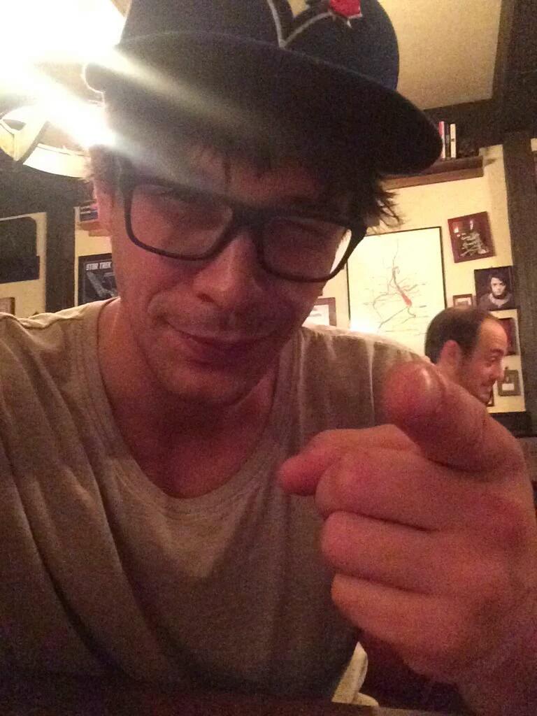 Tentando entender ainda que esse homem vai vir pro Brasil, socorro. HAPPY BDAY BOB MORLEY FROM BRAZIL 