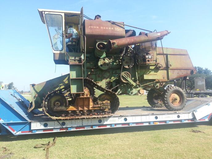 MachineryPete's tweet photo. 1963 John Deere 95RC combine with factory tracks and a/c....way cool https://t.co/TCIQg0H3E6