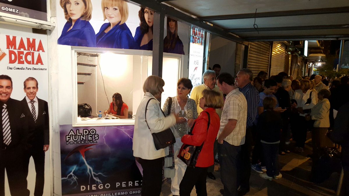 JavierPeloni's tweet photo. ESTRENO @mamadeciaok localidades agotadas @aldofunes @AleVeroutis @diegopcalamar @mazzamazzarello https://t.co/PJw0AGde2B