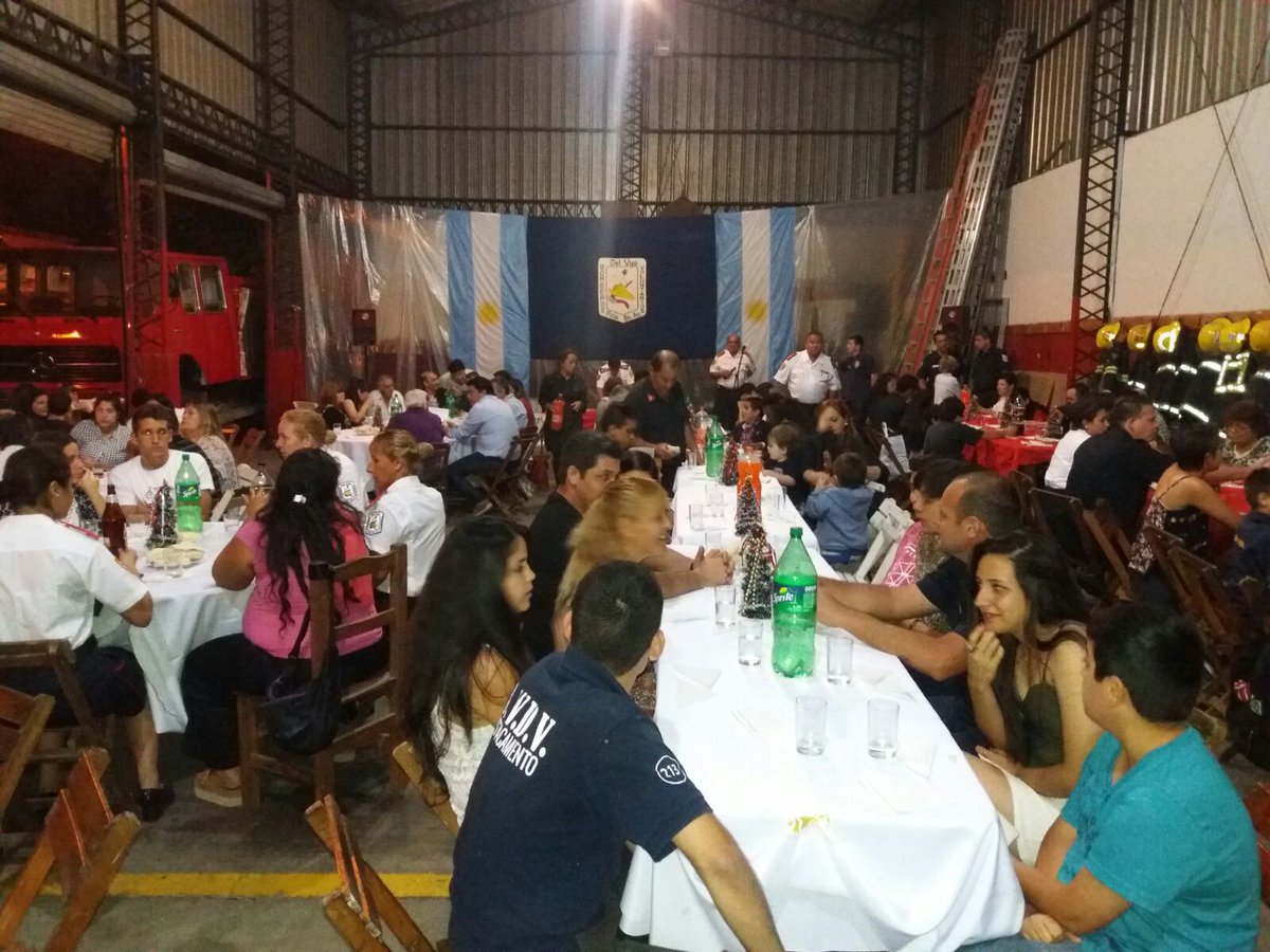NicoDucote's tweet photo. Gracias bomberos voluntarios de Del Viso por recibirme en su cena de fin de año, ¡juntos al servicio de los vecinos! https://t.co/ynjFvE8wvw