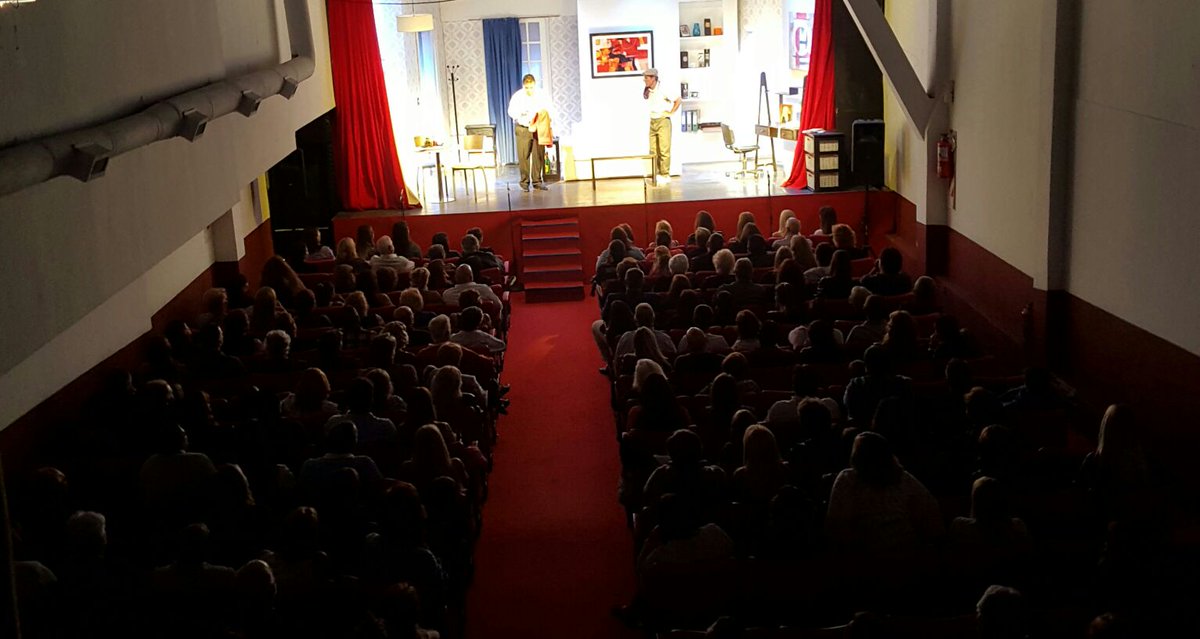 JavierPeloni's tweet photo. Así está la sala del estreno de @mamadeciaok @aldofunes @AleVeroutis @diegopcalamar @mazzamazzarello https://t.co/Lo0D8PBYps