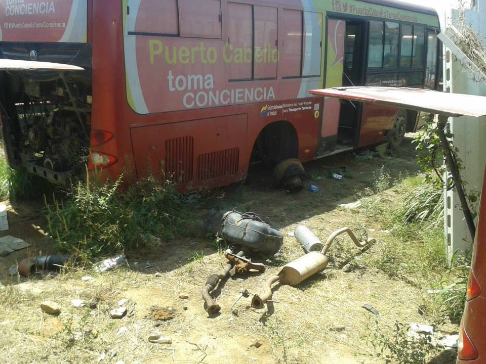 itektrader's tweet photo. Así es #RumboAlEstadoComunal para tener mas cementerios de autobuses Yutong recién comprados / Así así as https://t.co/1zcbA6Kwbj