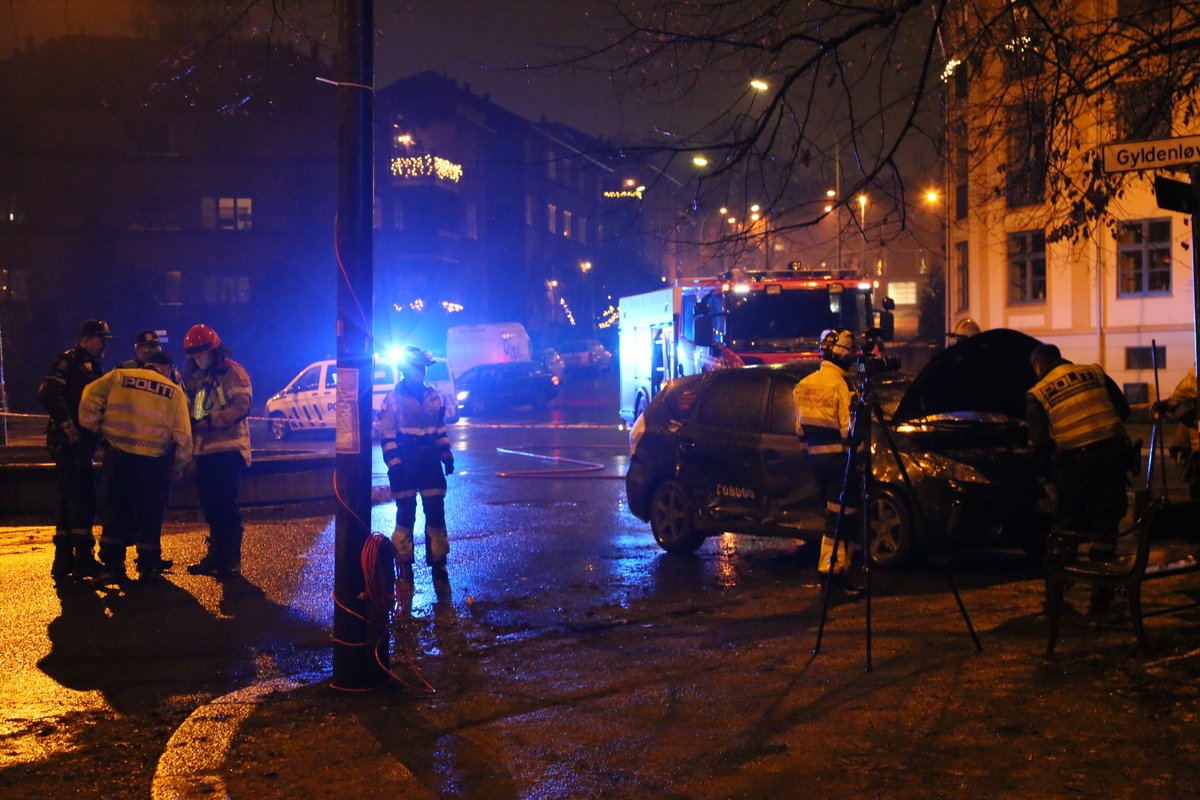 sturlakolding's tweet photo. .  @oslopolitiops fra stedet https://t.co/JDu8amZp3l