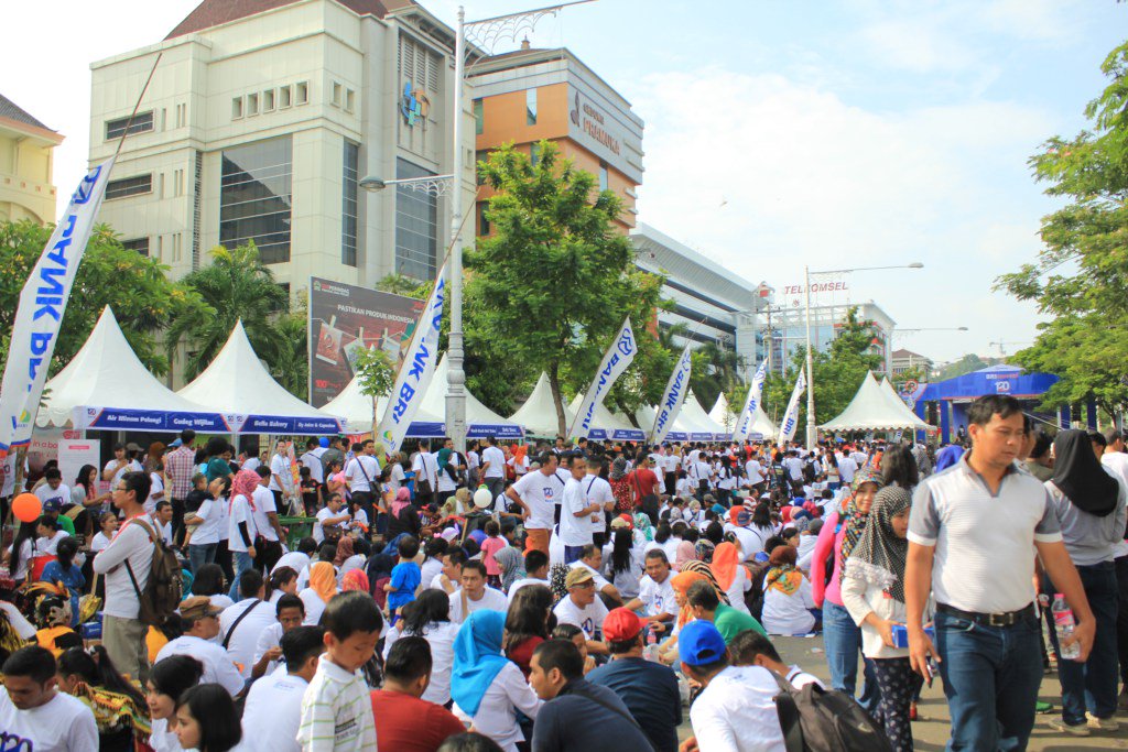 PandanaranNews's tweet photo. SEMARAK HUT BRI DI CAR FREE DAY SIMPANG LIMA https://t.co/MmQleL5Mzz https://t.co/m48Kr2CE2V