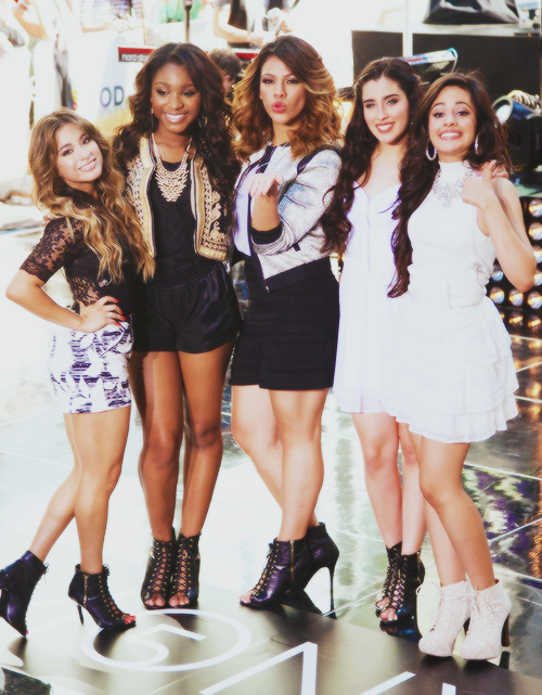 ChooseOne___'s tweet photo. Choose one ❄
Little Mix vs Fifth Harmony https://t.co/UTB5OBJwRY