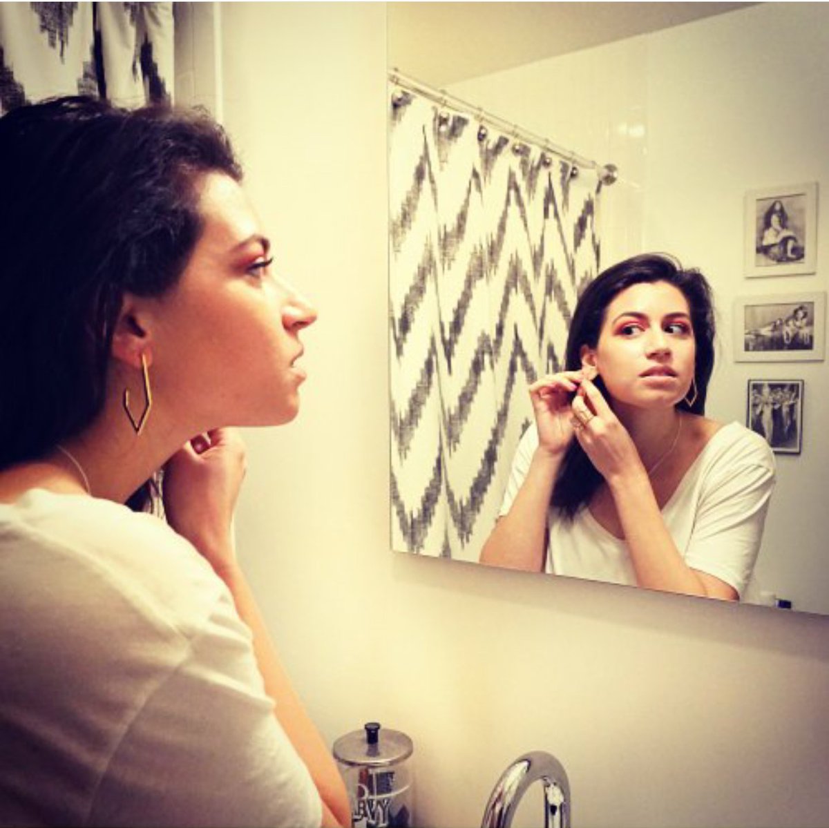 apt14k1's tweet photo. Getting ready @attheapartment for a night out  in the big city! 🌃 #saturdaynight 🔑 #apt14k https://t.co/RHAcKlzNyJ