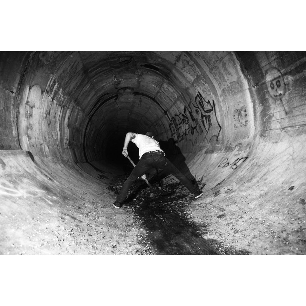 neeplife's tweet photo. Vzpominy na leto a vyklizeni #stoka. #diyskateboarding #neeplife https://t.co/o5j7ddyMxF