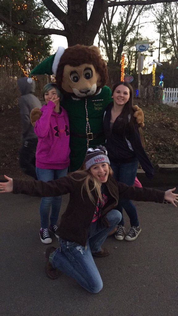 _kaitlyynnn_c's tweet photo. I've had a good day❤️💚❤️💚 @RivertonParkeFF https://t.co/SO2TqkMoX5