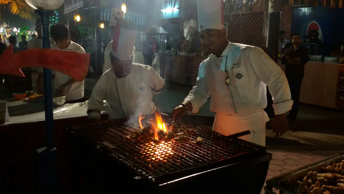 IIHMHOTELSCHOOL's tweet photo. Grt tym at #IIHM Food Fest yesterday Ahm &amp;Kolkata @FoodBloggerAI @kolkatafoodies @KolkataFoodBlog @panushwari https://t.co/XWFjcXXDIJ