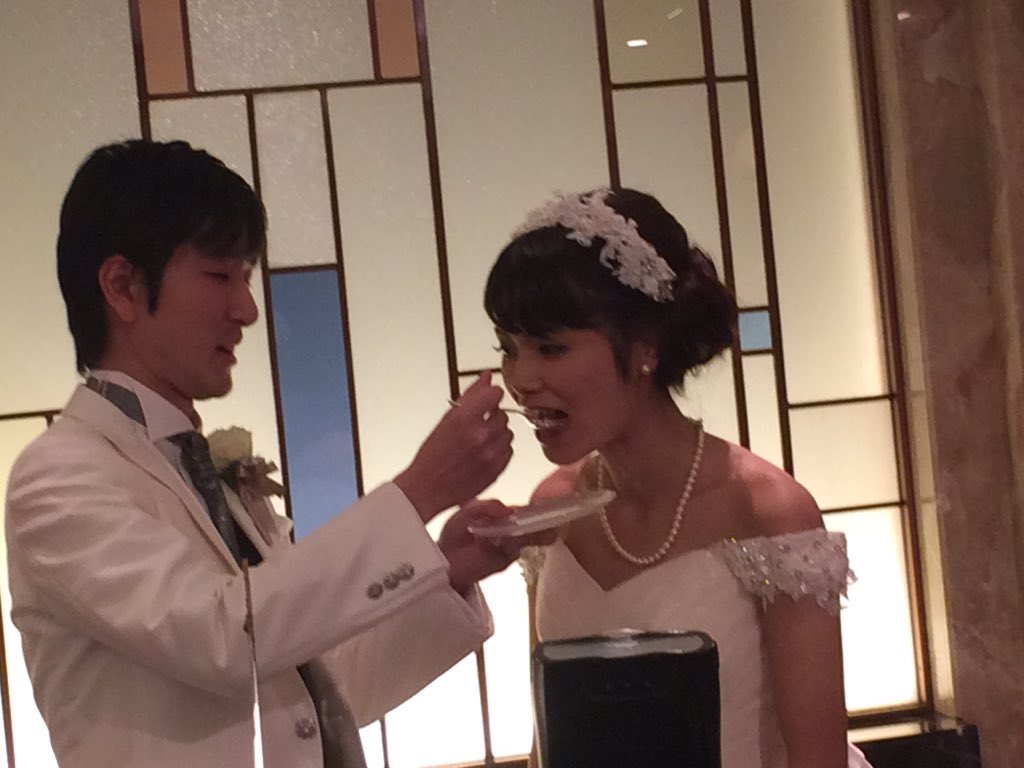 ハッピーマカロン 甥っ子くんの結婚式行ってきました ファーストバイト 初めて見た T Co Ekpnwb7wir