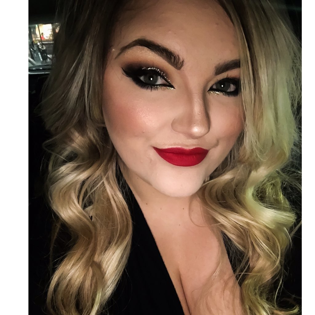 brooooooksie's tweet photo. here's to holiday make up and new hair! #ihavebangs #lookout https://t.co/emhr9c5Aba