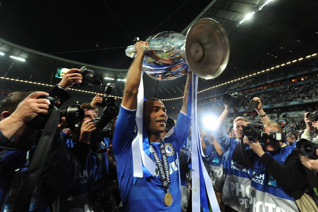 @ ChelseaFC \"Happy birthday to Ashley Cole! 