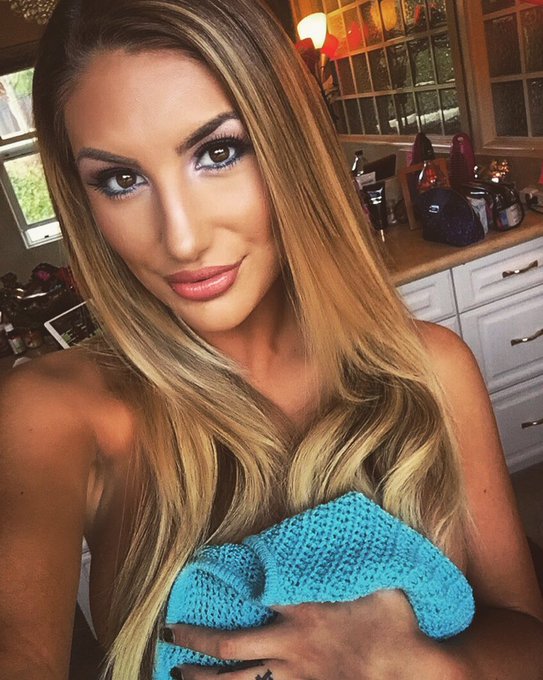 My selfies today!!???☺? I'm happy to make porn for your "one on one" hot dates?? https://t.co/60XDYk