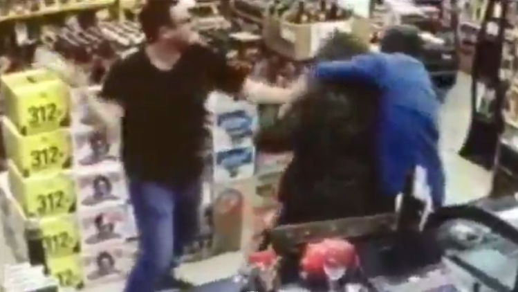 Customers take down man attempting to rob Coral Gables store. bit.ly/1NEnhhb?utm_me… https://t.co/zylZ6laOoj