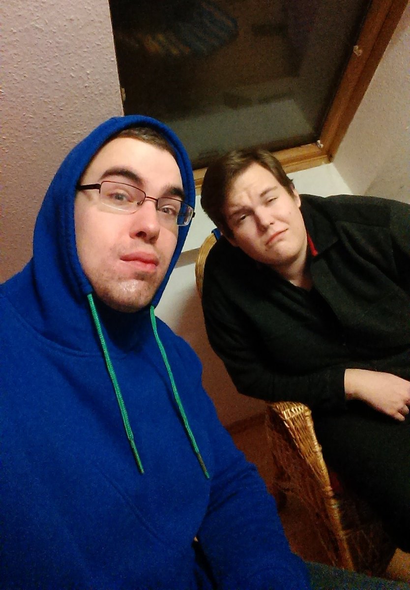 DefaultDake's tweet photo. Schön die Nacht durchgemacht mit @MisterMoeR #Filterfrei https://t.co/PzP7GHMxKP